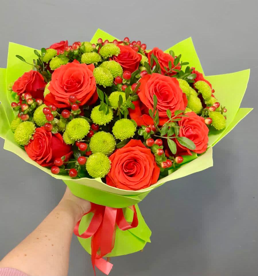 Букет цветов из: Хризантемы и Розы в Осташкове