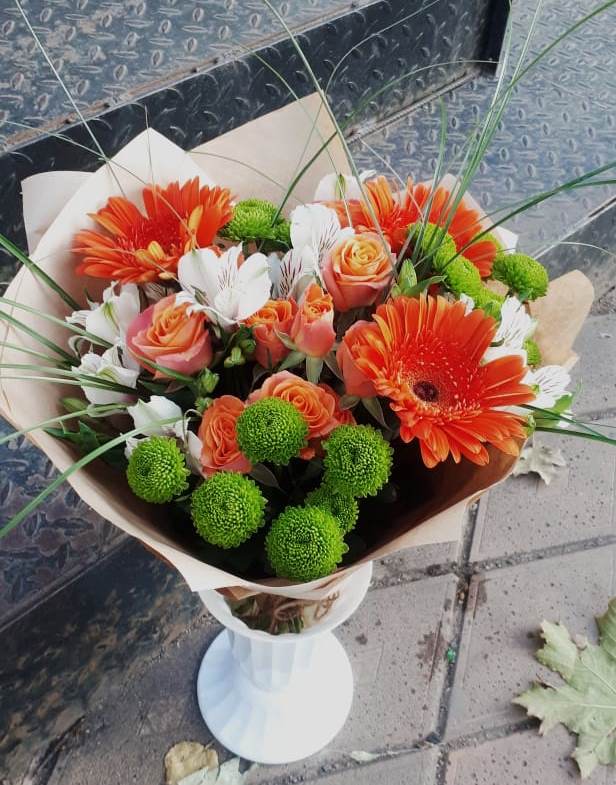 Букет цветов из: Герберы, Хризантемы, Альстромерии и Розы в Осташкове