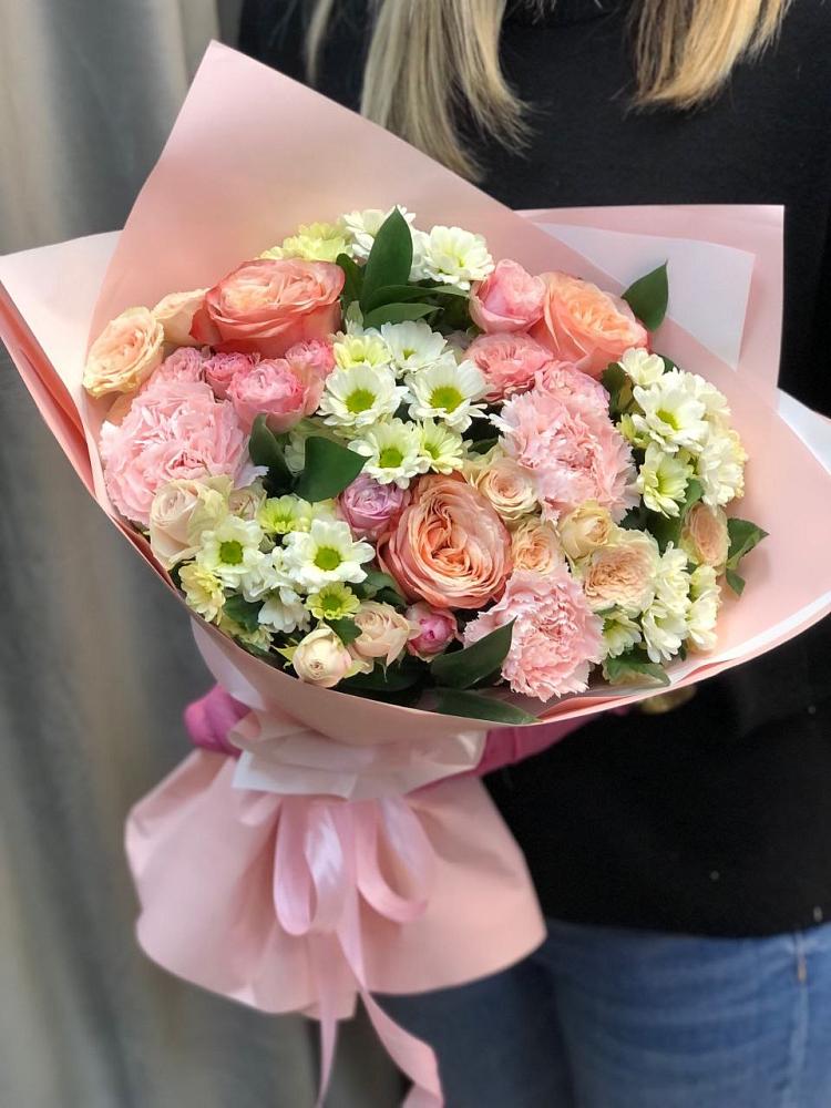 Букет цветов из: Гвоздики, Розы и Хризантемы в Осташкове