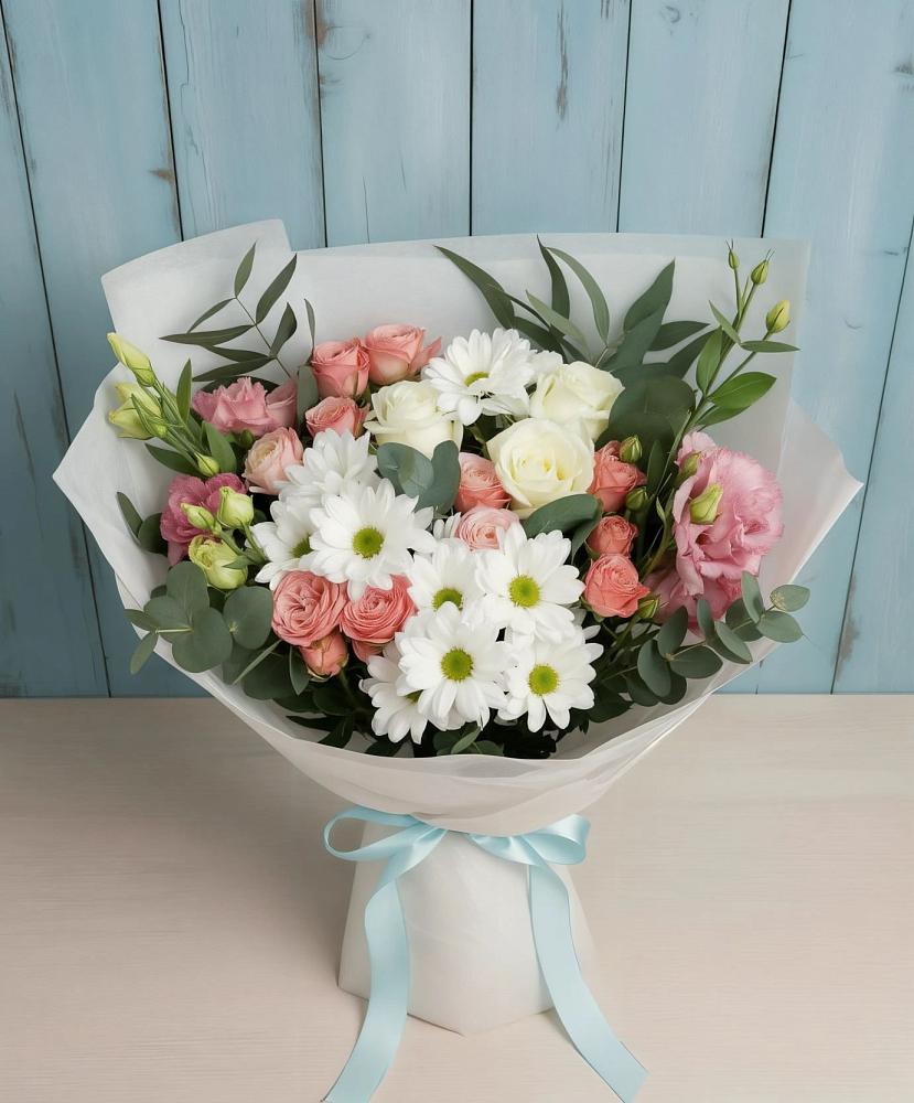 Букет цветов из: Розы, Лизиантусы и Хризантемы в Осташкове