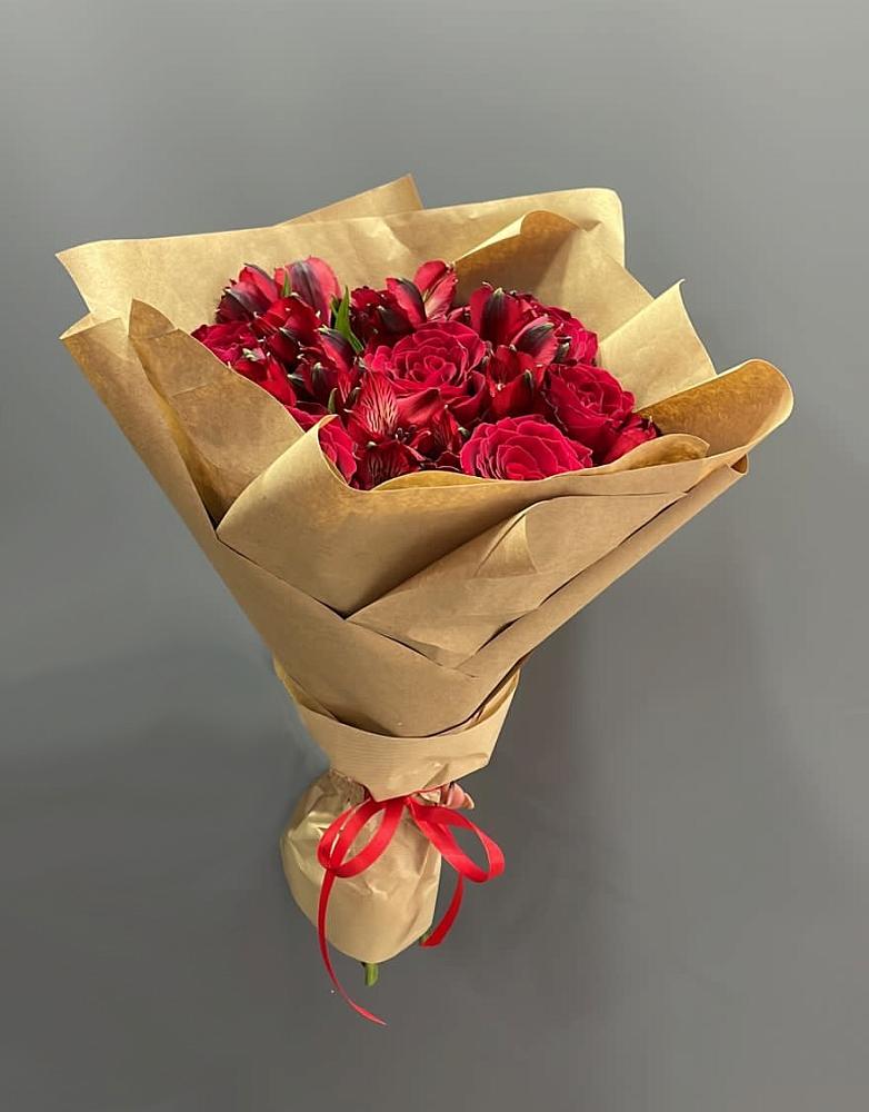 Букет цветов из: Альстромерии и Розы в Осташкове