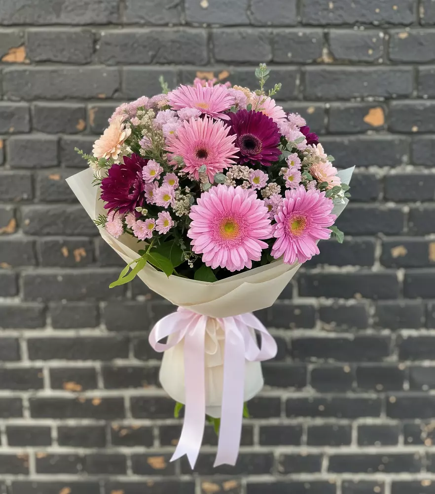 Букет цветов из: Герберы и Хризантемы в Осташкове
