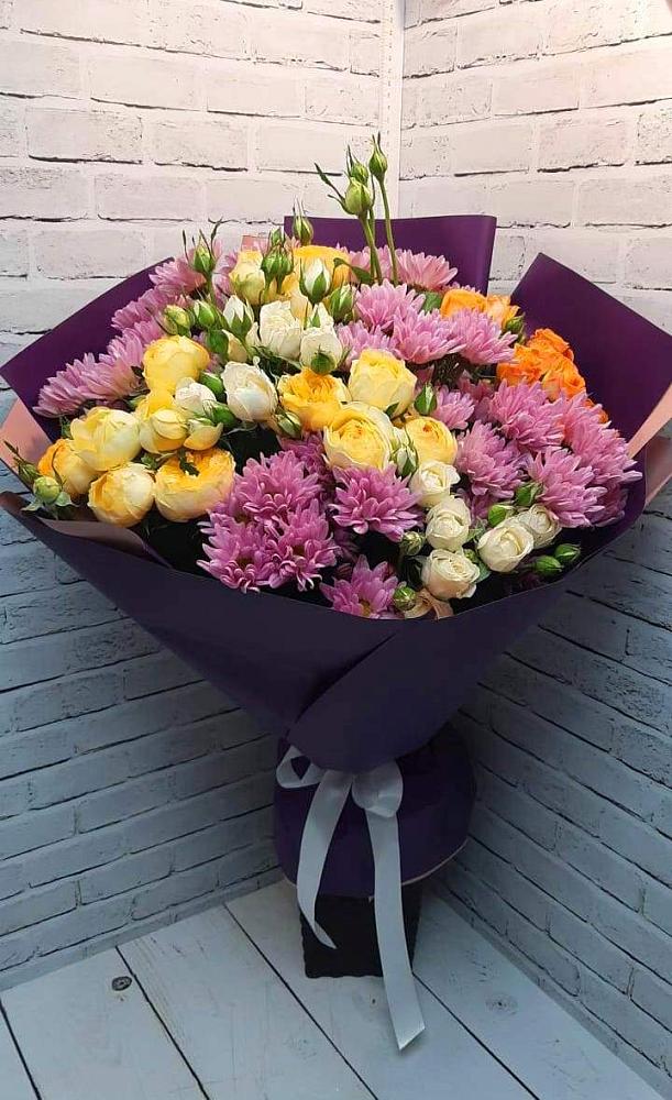 Букет цветов из: Хризантемы и Розы в Осташкове