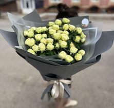 Букет Белые кустовые розы Солинеро в Осташкове