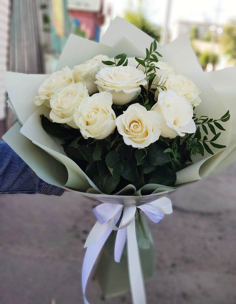 Букет Белые розы Проуд в Осташкове