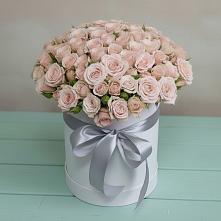 Цветочная композиция из Розы в шляпной коробке в Осташкове