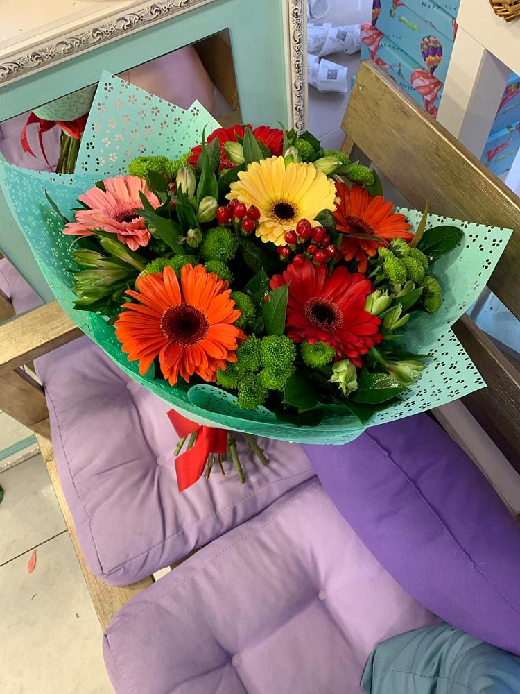 Букет цветов из: Герберы, Хризантемы и Альстромерии в Осташкове