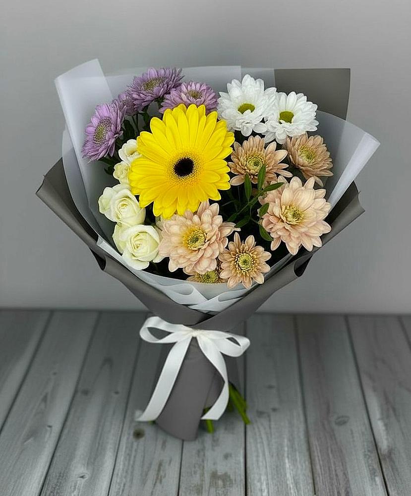 Букет цветов из: Розы, Герберы и Хризантемы в Осташкове