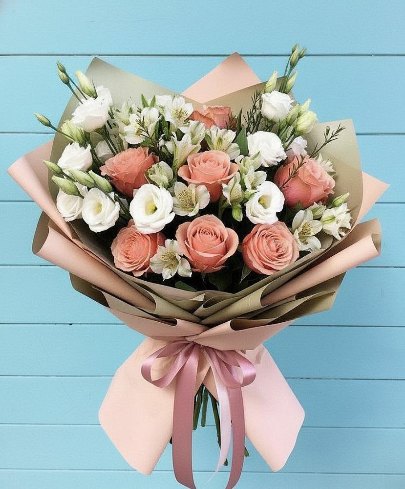 Букет цветов из: Розы, Альстромерии и Лизиантусы в Осташкове
