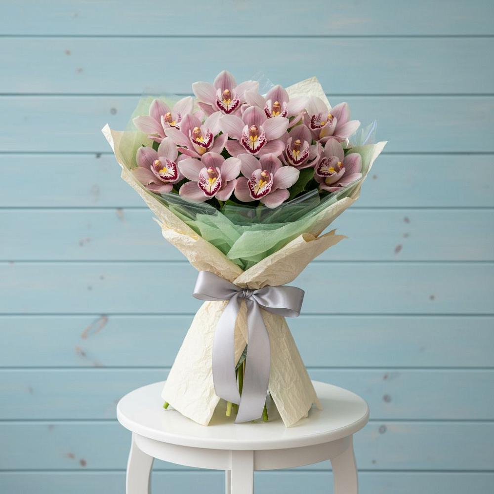 Букет цветов из: Орхидеи и Розы в Осташкове