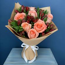 Букет цветов из:  Розы и Альстромерии в Осташкове