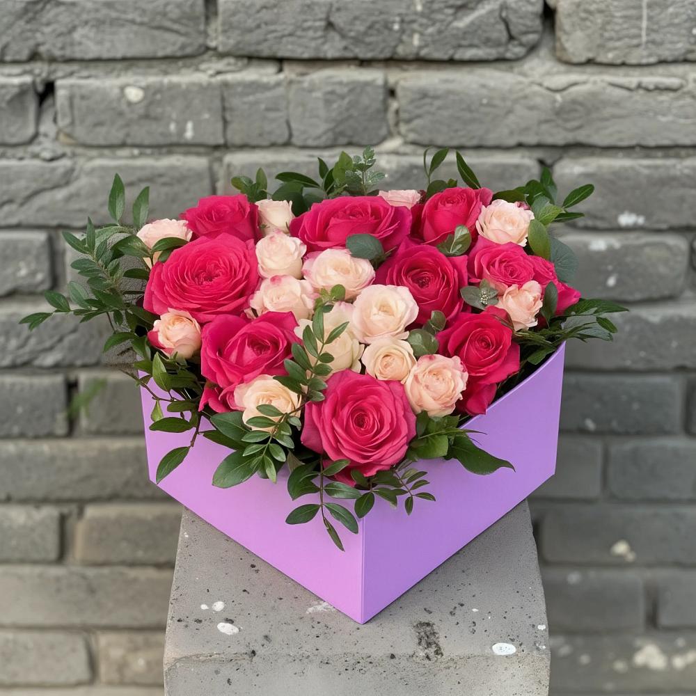 Цветочная композиция из Розы в коробке в Осташкове