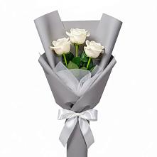 Букет 3 белые розы в Осташкове