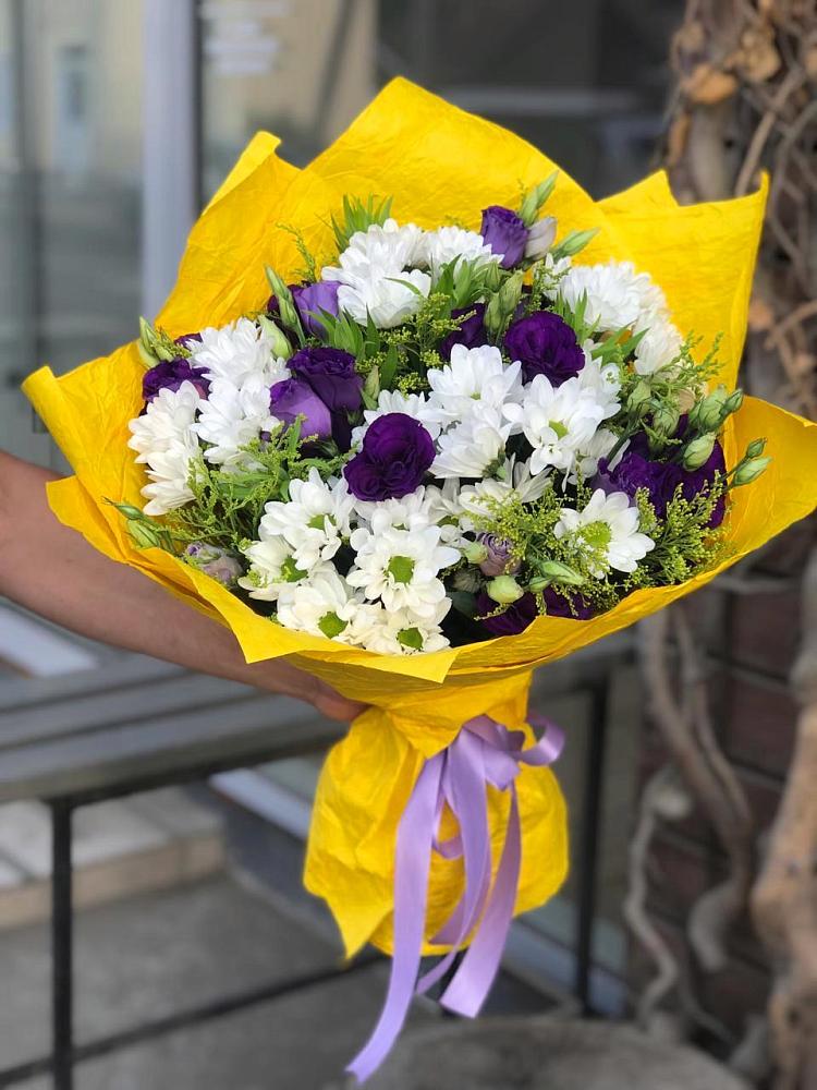 Букет цветов из: Ирисы, Хризантемы и Ромашки в Осташкове