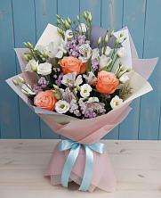 Букет цветов из:  Лизиантусы, Розы, Альстромерии и Гипсофила в Осташкове