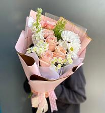 Букет цветов из:  Хризантемы и Розы в Осташкове