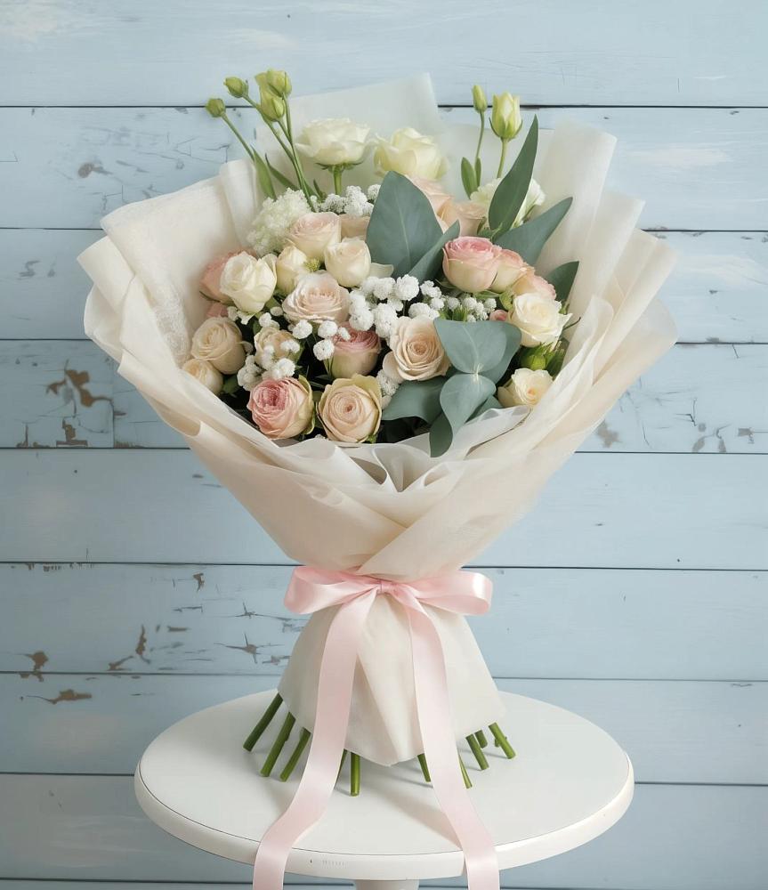 Букет цветов из: Розы и Лизиантусы в Осташкове