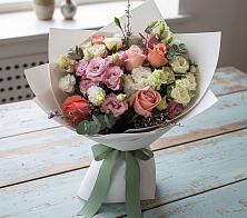 Букет цветов из:  Розы, Лизиантусы и Гвоздики в Осташкове