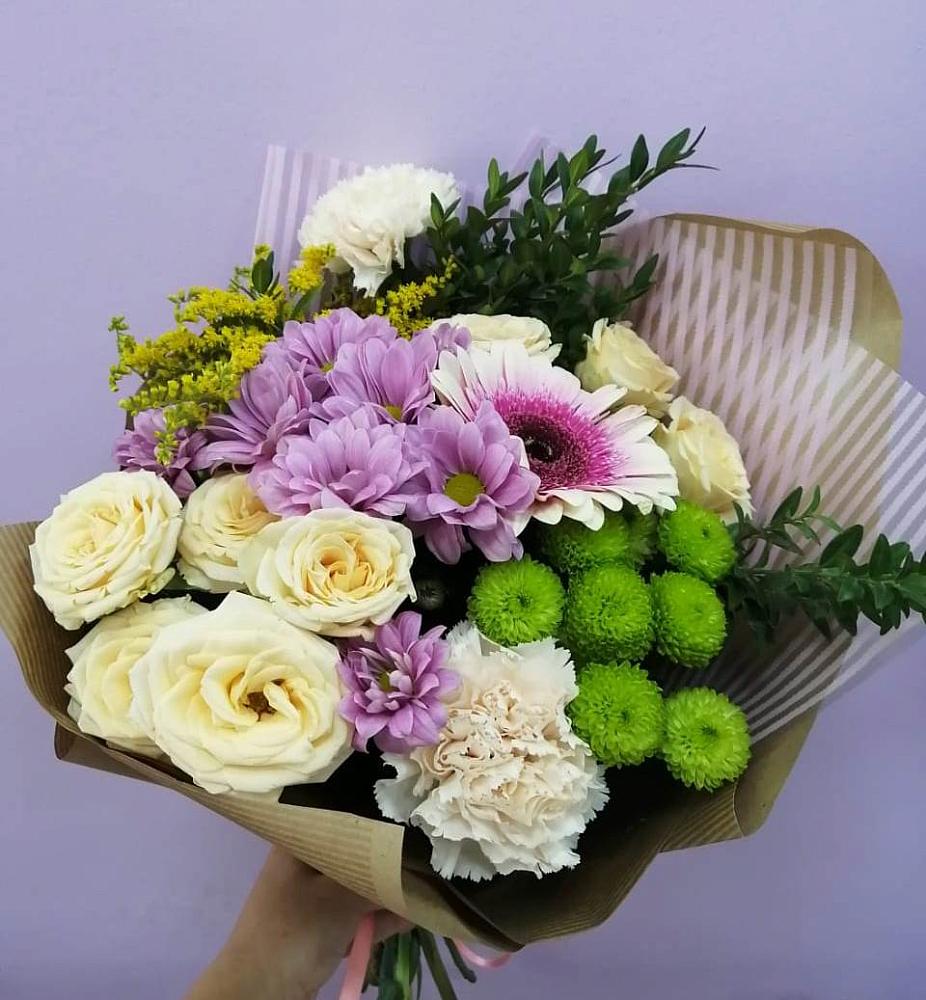 Букет цветов из: Хризантемы, Розы, Гвоздики и Герберы в Осташкове