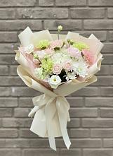 Букет цветов из:  Гвоздики, Розы, Лизиантусы и Хризантемы в Осташкове