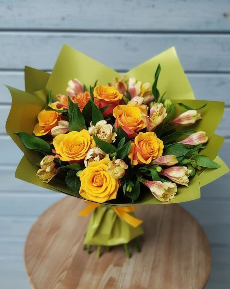 Букет цветов из: Альстромерии и Розы в Осташкове