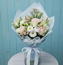 Букет цветов из:  Розы и Лизиантусы в Осташкове