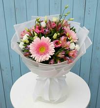 Букет цветов из:  Герберы, Альстромерии и Лизиантусы в Осташкове