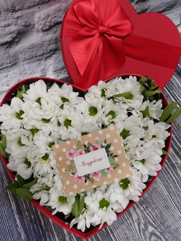 Цветочная композиция из Хризантемы в виде сердца в Осташкове