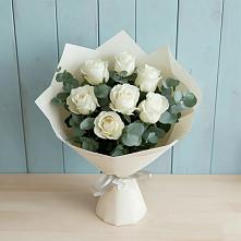 Букет Белые розы в Эвкалипте в Осташкове