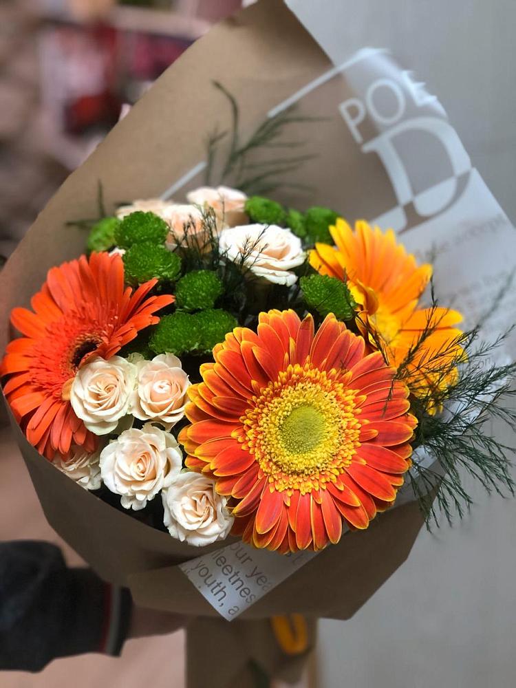 Букет цветов из: Герберы, Хризантемы и Розы в Осташкове