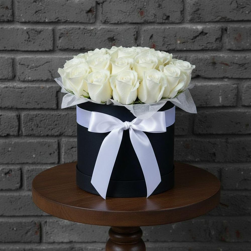 Цветочная композиция из Розы в шляпной коробке в Осташкове