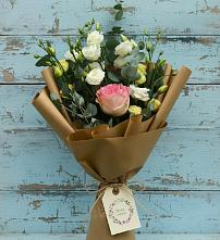 Букет цветов из:  Розы и Лизиантусы в Осташкове