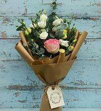 Букет цветов из:  Розы и Лизиантусы в Осташкове