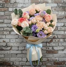 Букет цветов из:  Розы, Лизиантусы и Гвоздики в Осташкове