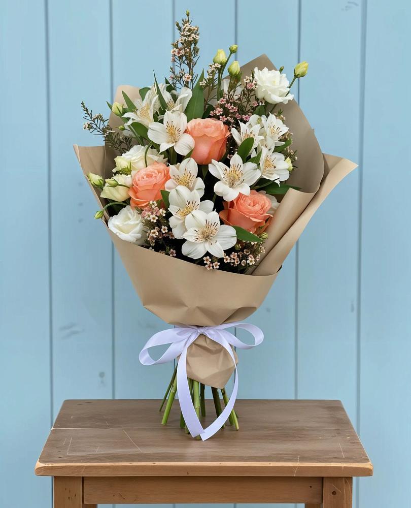 Букет цветов из: Альстромерии, Лизиантусы, Розы и Хризантемы в Осташкове
