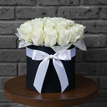 Цветочная композиция из Розы в шляпной коробке в Осташкове