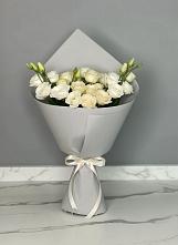 Букет цветов из:  Розы и Лизиантусы в Осташкове